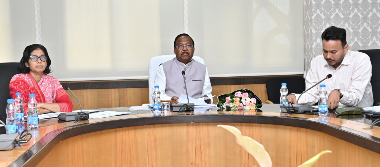 स्टेट व नेशनल हाइवे में घूमंतु पशुओं की सुरक्षा एवं दुर्घटनाओं में घायलों के उपचार के लिए व्यवस्था सुदृढ़ की जाए: पशुधन मंत्री रामविचार नेताम…