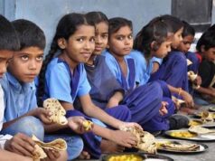 स्कूल की कैंटीन में कीड़े, बच्चों की सुरक्षा पर सवाल – प्रिंसिपल को मिला नोटिस