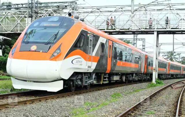 Vande_Bharat_Express_73_4-1.jpg