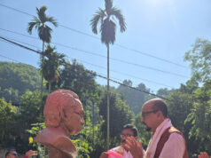 राज्यपाल रमेन डेका ने खैरागढ़ विश्वविद्यालय में निर्मित असम के प्रसिद्ध साहित्यकार के कांस्य प्रतिमा का किया अनावरण…..