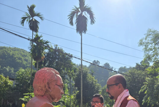 राज्यपाल रमेन डेका ने खैरागढ़ विश्वविद्यालय में निर्मित असम के प्रसिद्ध साहित्यकार के कांस्य प्रतिमा का किया अनावरण…..