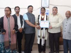 पर्यटन मंत्री राजेश अग्रवाल ने हैमर थ्रो में राज्य स्तर पर तृतीय स्थान प्राप्त करने वाली छात्रा सुधा सिंह को किया सम्मानित….