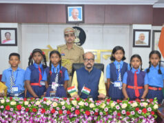 राज्यपाल रमेन डेका से धमतरी के सुदूर वनांचल क्षेत्र के प्रतिभाशाली बच्चों ने की आत्मीय मुलाकात….