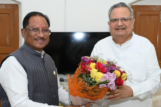 मुख्यमंत्री विष्णु देव साय ने विधानसभा अध्यक्ष डॉ. रमन सिंह से की सौजन्य मुलाकात….