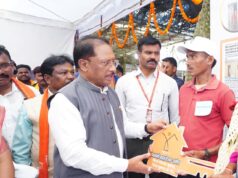 सिलगेर के माड़वी कोसा ने अपने हाथों से बनाया अपना घर, मुख्यमंत्री ने सौंपी खुशियों की चाबी….