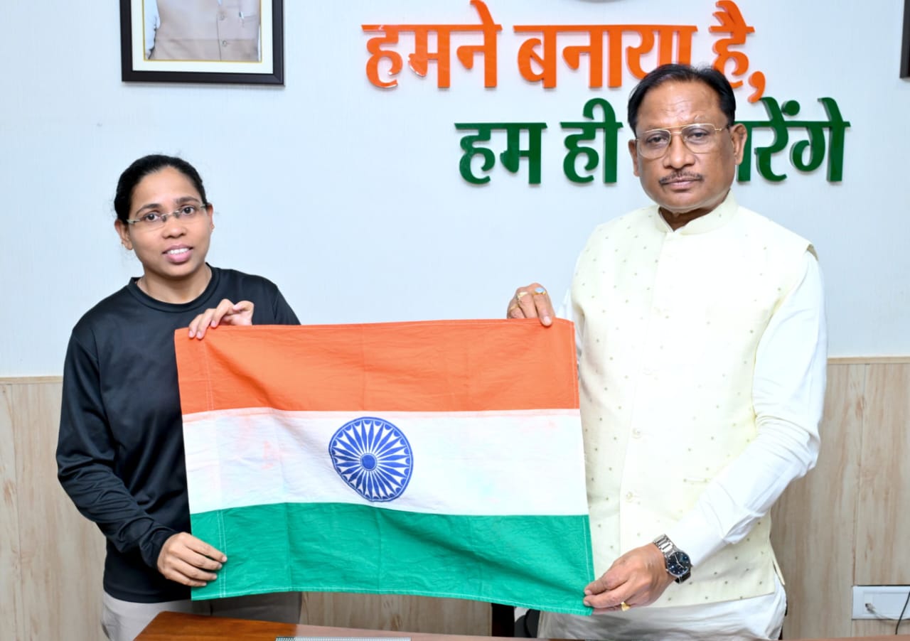 एवरेस्ट पर तिरंगा फहराने निकली छत्तीसगढ़ की बेटी, मुख्यमंत्री ने दी शुभकामनाएं….